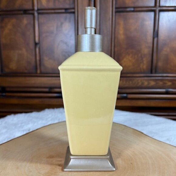 Vintage Better Homes and Gardens Acanthus Yellow Ceramic Lotion Soap Dispenser - Picture 2 of 10